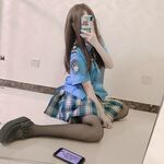 귀여운 인간형 암캐 "나 하나야, 하하" 그녀의 작은 보지가 또 아빠의 정액으로 가득 차 있어요 ~ 매우 대조되는 소녀.