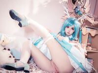 明星颜值性感女神『小礼好困@SleeppyLee1』唯美私拍-杂图