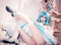 明星颜值性感女神『小礼好困@SleeppyLee1』唯美私拍-杂图