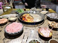 2024年，坐标成都，高颜值夫妻【鹿头LuTo-夫妻】白富美少奶奶喜欢换妻，皮肤白腰细还是个馒头逼，绝品必看