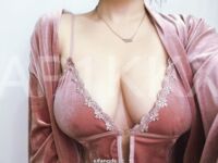 In 2024, [Breaking News] The top-notch pure big-breasted school girl [Puppy] has not released the second full set of paid videos. She is really well developed, and her private parts are pink and large.