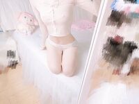 超嫩极品可爱小萝莉『梨花雪』 小巧白嫩身材甚是诱人！表面乖巧的萌妹子背地里是个小骚货，逼粉奶大人形小母狗