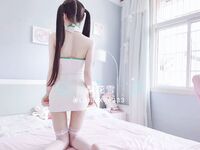 超嫩极品可爱小萝莉『梨花雪』 小巧白嫩身材甚是诱人！表面乖巧的萌妹子背地里是个小骚货，逼粉奶大人形小母狗