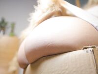 Seorang gadis cantik dengan wajah tulen dan tampan "Shinoda Tian" dirakam secara peribadi dalam tarian bogel yang seksi.