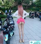 推特超A完美身材嫩妹【Luna000yu】专注户外多场景大胆露出，真空出门地铁游乐场超市人前露逼