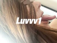 最新8月無水福利！露出狂熱愛好者【Luvvv1】推特絕版福利，極品女神喜歡露出，喜歡聚眾淫亂群P