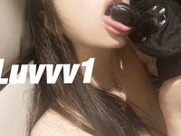 最新8月無水福利！露出狂熱愛好者【Luvvv1】推特絕版福利，極品女神喜歡露出，喜歡聚眾淫亂群P