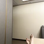 最新8月無水福利！露出狂熱愛好者【Luvvv1】推特絕版福利，極品女神喜歡露出，喜歡聚眾淫亂群P