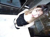 最新8月流出，推特八字大奶露臉反差婊【Emma18Y】高價訂閱福利，勇闖有人男廁景區超市露出道具紫薇野戰啪啪