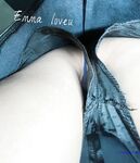 最新8月流出，推特八字大奶露臉反差婊【Emma18Y】高價訂閱福利，勇闖有人男廁景區超市露出道具紫薇野戰啪啪