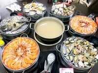 有錢有勢紳士范大神【肥宅約炮專家】高端性愛局，模特學生妹良家還玩孕婦，各種騷婊子臣服於他