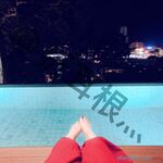 推特高氣質NTR反差婊【折耳根灬】最新訂閱福利，戶外露出約炮鐵粉單男3P制服誘惑生猛上下齊開