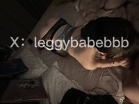 性感反差白富美女神『leggybabenb』領導故意把男友派去出差然後來家裡玩，聽說男友喜歡打我屁股就一直使勁打，叫聲誘人