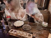 綠帽淫妻大神『Milu Couple』單男說射了好多進去，然後老婆說我老公就喜歡看被射滿～我的小心思全被老婆看透了