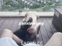 2024年、トップの美女[リトルベアバッグ]は絶版特典をツイートし、スポンサーと一緒に三亜に旅行し、桃尻を露出させてセックスを続けました。