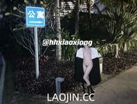 2024年、トップの美女[リトルベアバッグ]は絶版特典をツイートし、スポンサーと一緒に三亜に旅行し、桃尻を露出させてセックスを続けました。