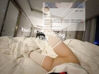 Gadis comel loli kecil perempuan comel "Sos Susu" suka baring di atas kaca dan disetubuhi oleh ayahnya