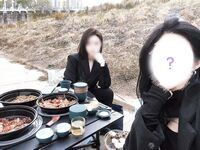 清纯淫荡小娇妻『少女人妻初长成』老婆下面太紧，亲手扶着单男鸡巴插进自己小骚逼发出舒服的淫荡叫声