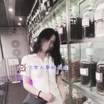 清纯淫荡小娇妻『少女人妻初长成』老婆下面太紧，亲手扶着单男鸡巴插进自己小骚逼发出舒服的淫荡叫声