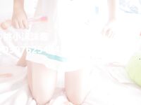 青葱校园反差学妹『桃小沫沫』和田纱雾与水彩笔