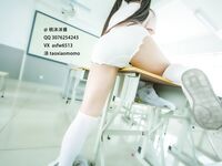 青蔥校園反差學妹『桃小沫沫』校園露出