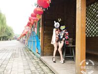 トップトレーニングマスター「エンペラージンリンS」の最新トレーニングビデオ、双飛姉妹がトレーニングのためにフラワーモールで他人の前で露出します。他人の目の中の女神は、スポンサーの前ではほんの小さな雌犬です。