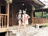 トップトレーニングマスター「エンペラージンリンS」の最新トレーニングビデオ、双飛姉妹がトレーニングのためにフラワーモールで他人の前で露出します。他人の目の中の女神は、スポンサーの前ではほんの小さな雌犬です。