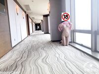 トップトレーニングマスター「エンペラージンリンS」の最新トレーニングビデオ、双飛姉妹がトレーニングのためにフラワーモールで他人の前で露出します。他人の目の中の女神は、スポンサーの前ではほんの小さな雌犬です。