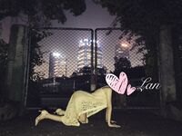 最新9月無水重磅！推特40萬粉女神【HUNGERLAN】超強福利，路人口交人前露出，百合3P道具菊花開發