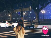 最新9月無水重磅！推特40萬粉女神【HUNGERLAN】超強福利，路人口交人前露出，百合3P道具菊花開發