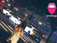 最新9月無水重磅！推特40萬粉女神【HUNGERLAN】超強福利，路人口交人前露出，百合3P道具菊花開發