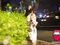 最新9月無水重磅！推特40萬粉女神【HUNGERLAN】超強福利，路人口交人前露出，百合3P道具菊花開發