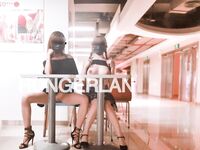 最新9月無水重磅！推特40萬粉女神【HUNGERLAN】超強福利，路人口交人前露出，百合3P道具菊花開發
