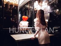 最新9月無水重磅！推特40萬粉女神【HUNGERLAN】超強福利，路人口交人前露出，百合3P道具菊花開發