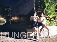 最新9月無水重磅！推特40萬粉女神【HUNGERLAN】超強福利，路人口交人前露出，百合3P道具菊花開發