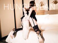 最新9月無水重磅！推特40萬粉女神【HUNGERLAN】超強福利，路人口交人前露出，百合3P道具菊花開發