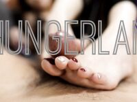 最新9月無水重磅！推特40萬粉女神【HUNGERLAN】超強福利，路人口交人前露出，百合3P道具菊花開發