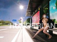 最新9月無水重磅！推特40萬粉女神【HUNGERLAN】超強福利，路人口交人前露出，百合3P道具菊花開發