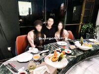 กูรูที่รวยหล่อและออกกำลังกาย "เคนนี่" เด็กนักเรียนหญิงบริสุทธิ์ที่เกิดในยุค 00 แอร์โฮสเตสของสายการบิน China Southern Airlines นางแบบขายาว นักเรียนต่างชาติที่ยุติธรรมและสวยงามและร่านมากมายกลายเป็นสาวขี้โกง! ผู้ชนะในชีวิต 1