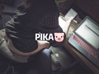 最新9月無水首發，極品蜂腰美臀，高顏值小姐姐【PIKA】推特福利，居家戶外各種公共場合露出，啪啪銷魂後入