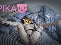 最新9月無水首發，極品蜂腰美臀，高顏值小姐姐【PIKA】推特福利，居家戶外各種公共場合露出，啪啪銷魂後入