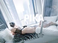 最新9月無水首發，極品蜂腰美臀，高顏值小姐姐【PIKA】推特福利，居家戶外各種公共場合露出，啪啪銷魂後入