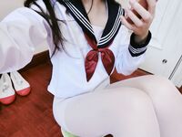 清純雙馬尾人形小母狗『工口小妖精』福利私拍-制服開檔白絲