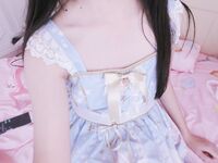 清純雙馬尾人形小母狗『工口小妖精』福利私拍-夢幻小裙嘰