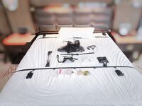 "Kenny", chuyên gia thể hình cao ráo và đẹp trai trên Twitter, đã biến những nữ sinh ngây thơ sinh vào những năm 2000, tiếp viên hàng không China Southern Airlines, người mẫu chân dài, sinh viên quốc tế xinh đẹp và nhiều gái điếm thành những con