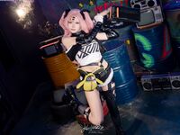 B站【Yiko濕潤兔 咬一口兔娘】最新『妮可三百窟』Shake it 雙視角騷舞 SM捆綁 很頂