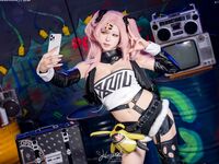 B站【Yiko濕潤兔 咬一口兔娘】最新『妮可三百窟』Shake it 雙視角騷舞 SM捆綁 很頂