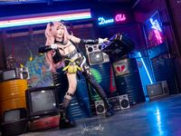 B站【Yiko濕潤兔 咬一口兔娘】最新『妮可三百窟』Shake it 雙視角騷舞 SM捆綁 很頂