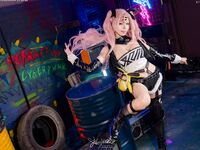 B站【Yiko濕潤兔 咬一口兔娘】最新『妮可三百窟』Shake it 雙視角騷舞 SM捆綁 很頂