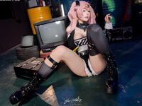 B站【Yiko濕潤兔 咬一口兔娘】最新『妮可三百窟』Shake it 雙視角騷舞 SM捆綁 很頂